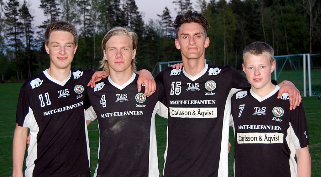 Haris, Axel, Mirza och Julle efter Kumla BK