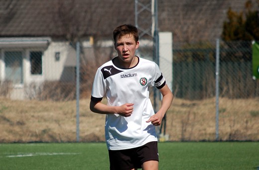 Fem mål på en dryg halvtimnme - inte så dåligt av en mittfältare. Hampus Lindh visade vägen för sina lagkamrater nät IK Franke besegrades med 14-2 i P16 Reg.