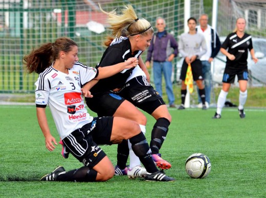 Sophie Sörqvist demonstrerar sin fighting spirit. Det var tufft och hårt, men det blev tyvärr inga poäng då Söder Dam mötte Västerså BK30. (Foto: Västerås BK30:s hemsida).