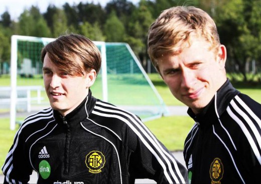Axel Påhlsson och Ludvig Fritzon från Tibro AIK deltar i kvällens U21-match. (Foto: Skaraborgs Allehanda)