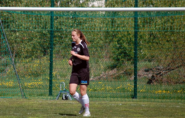 Freja Olofsson, som väl gjorde den näst sista matchen för ÖSK Söder innan övergången till KIF Örebro, gjorde det viktiga kvitteringsmålet.