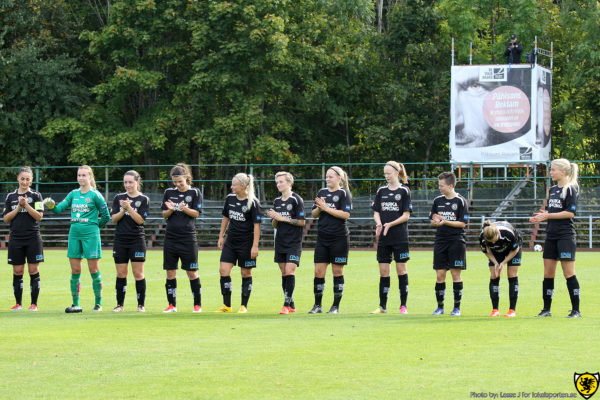 Line-up inför matchen mot IFK Nyköping (Foto: Lasse Jansson för Lokalsporten)