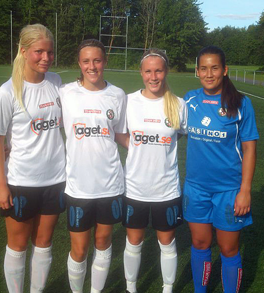 ÖSK Söders målskyttar mot Fanna BK: Emma Tivemo, Freja Olofsson och Sara Sandberg tillammans med Mimmi Paulsson-Febo som såg till att ÖSKs baklängesnolla förblev intakt.