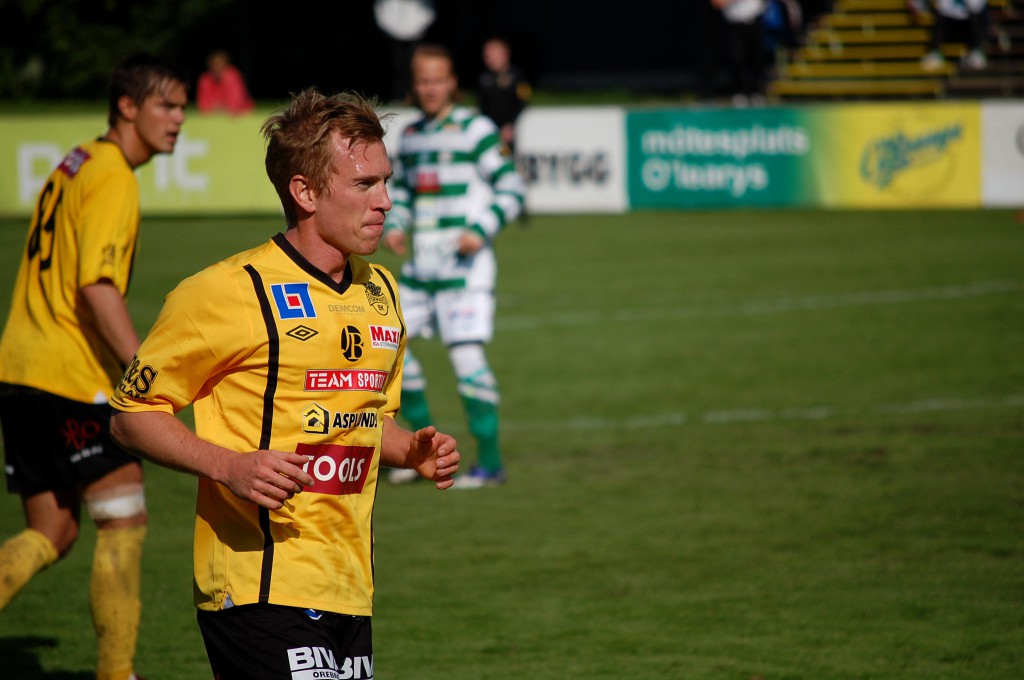 ÖSK-talangen Robin Ingvarsson återvänder till BK Forward från Örgryte IS.
