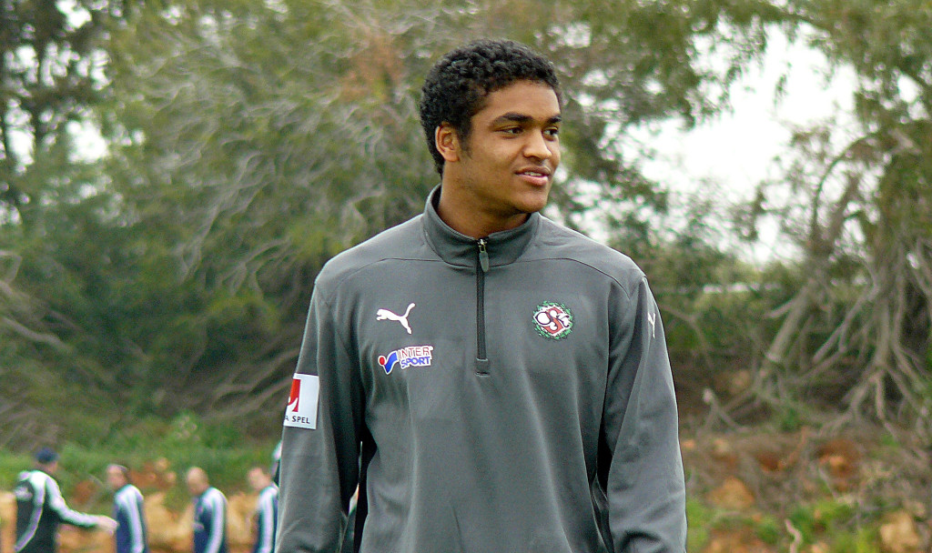 En ung och förhoppningsfull spelare på ÖSKs träningsläger på Cypern år 2008. James var då 19 år  och hans framtid såg väldigt ljus ut. 