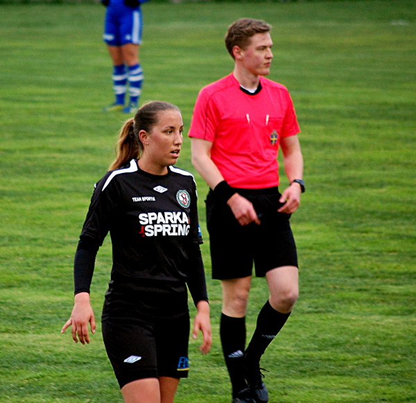 Joline Jakobsson gjorde matchens första mål innan matchen knappt ens hunnit börja och utsågs när den väl var slut till ÖSK Söders bästa spelare.