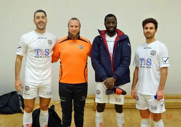 Zammi Strömblad (6 mål), Andreas Lundgren (hållen nolla), Ibrahima Diagne och Pontus Brunzell (3 mål) hade all anledning att se glada ut efter storsegern mot Simon SK.
